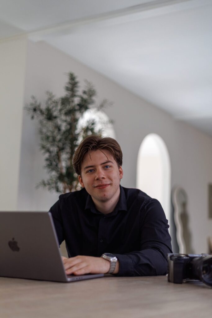 Portret van Liam, trouwvideograaf bij LVHVisuals